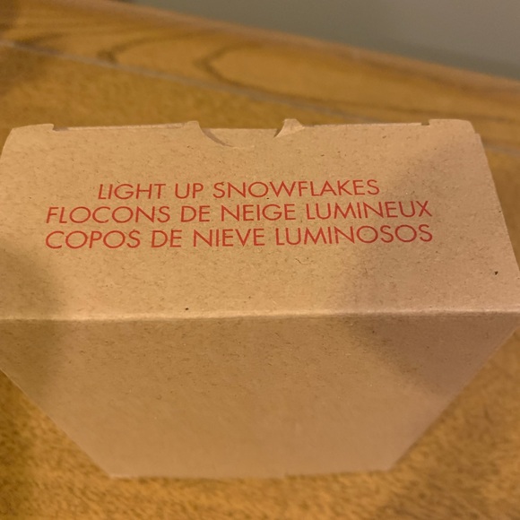 Light Up Snowflake, New In Box - Picture 10 of 11